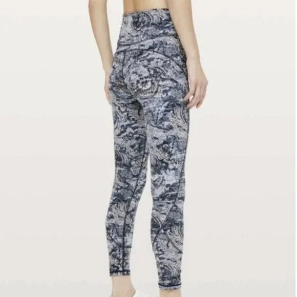 Lululemon In Movement Leggings 4 Blue Gray Paisley 7/8 Athletic Gym Workout - Picture 2 of 13